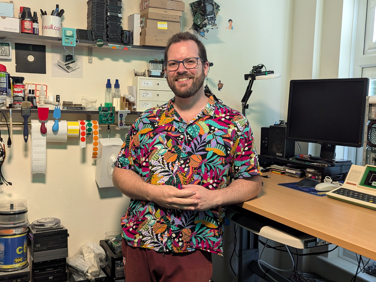 Andrew Spode proving that the only thing worse than his taste in shirts, is his ability to say no when someone offers him an SSD. Andrew Spode proving that the only thing worse than his taste in shirts, is his ability to say no when someone offers him an SSD.